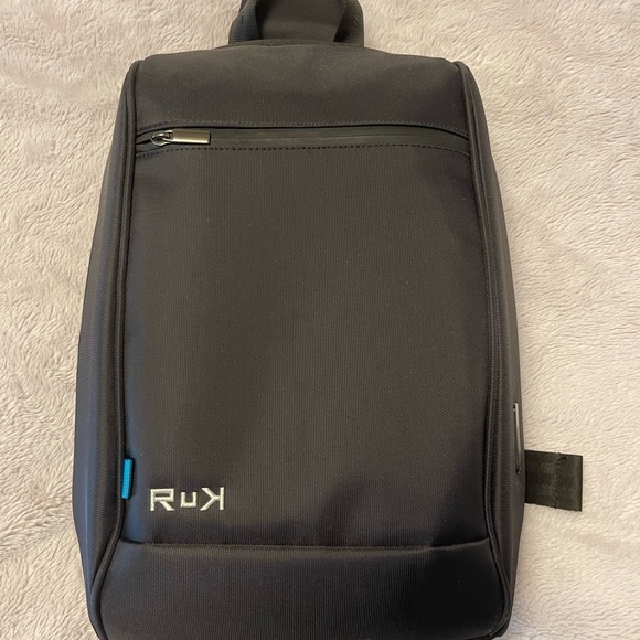 Ruk Essential Sling Pack - Black - Picture 3 of 3